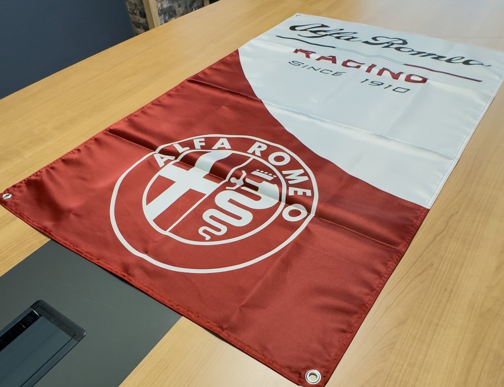 Drapeau - Alfa Romeo - Satin - XL (120x80 cm) Heritage Emblem - Red & White #2.1