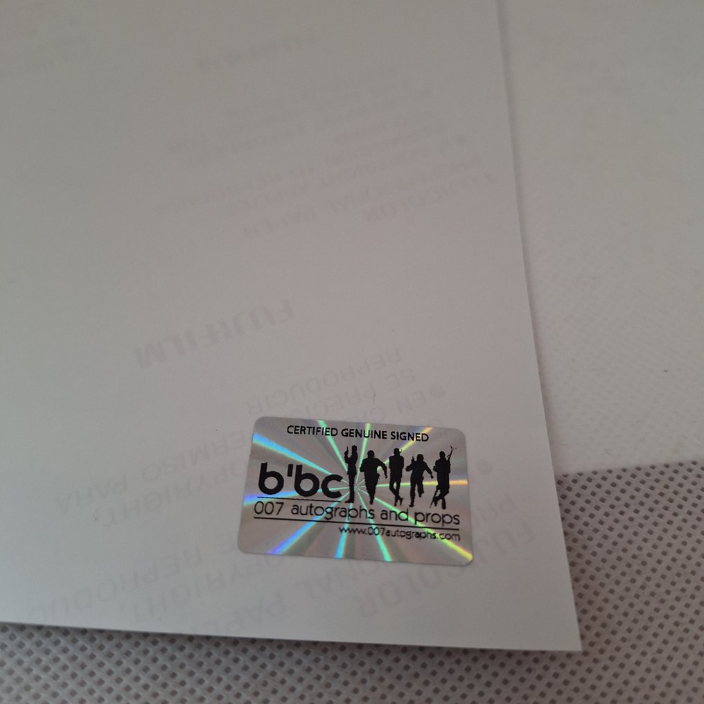 詹姆斯·邦德 - Roger Moore as 007 (+2017) - signed with Certified Genuine bc holographie COA #3.2