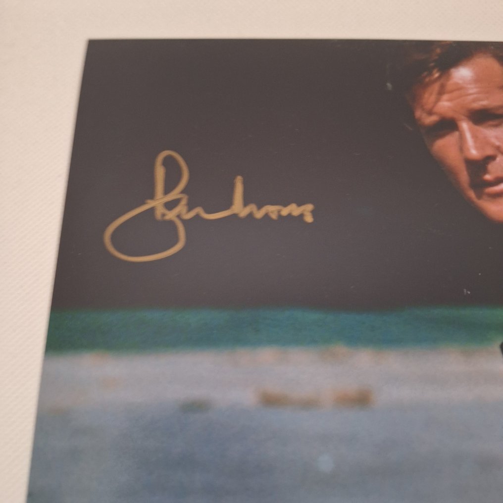 詹姆斯·邦德 - Roger Moore as 007 (+2017) - signed with Certified Genuine bc holographie COA #1.0