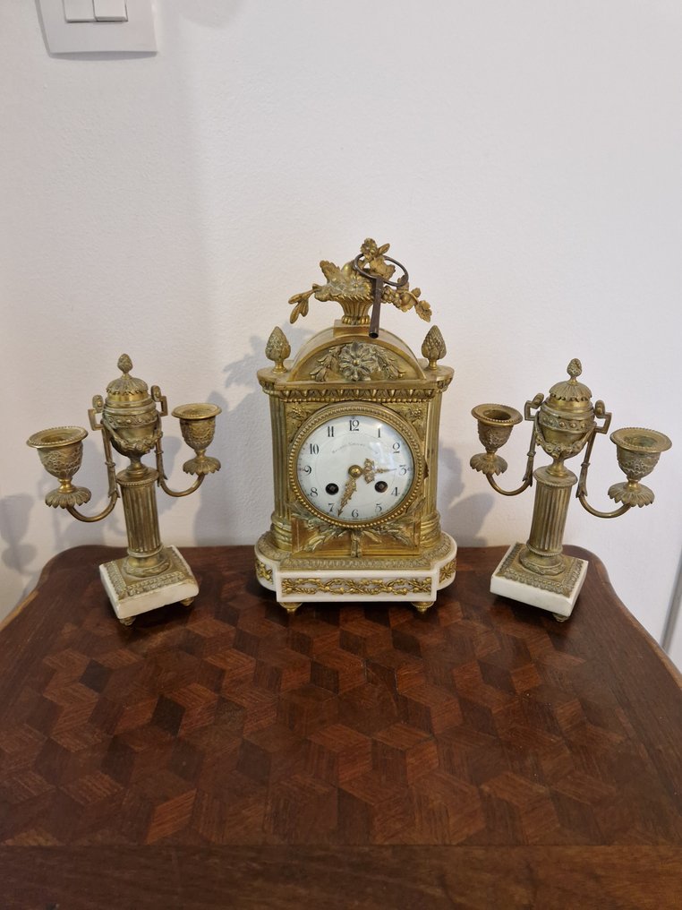 Klokke og pyntesett (3) - Brocourt Horloger à Paris - Bronse, Marmor - 1850-1900 - Mouvement Japy Frères #1.0