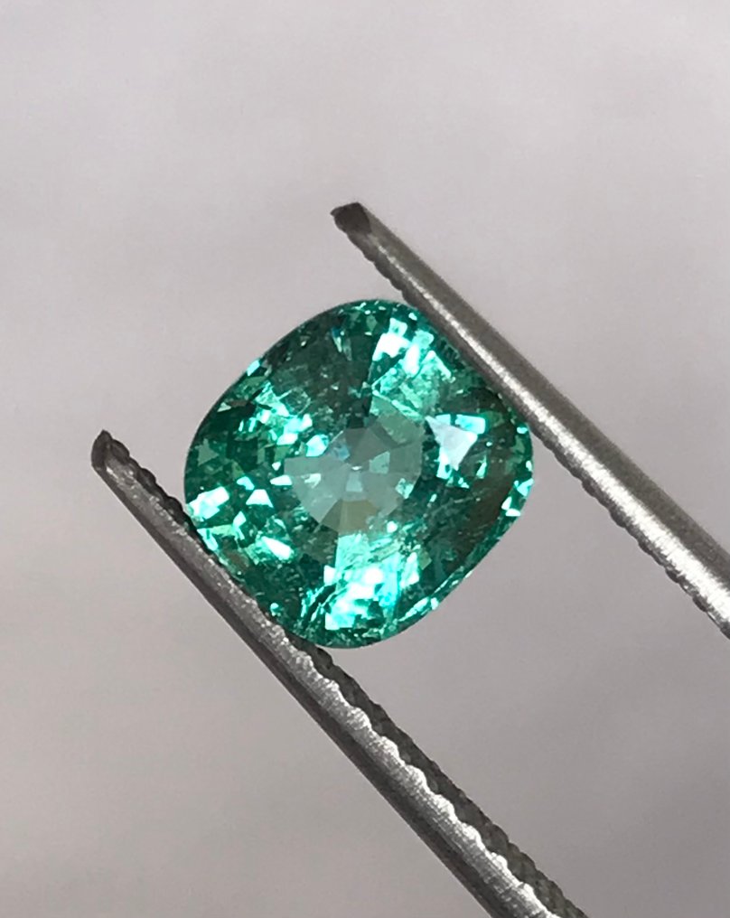 1 pcs Grün, Blau Smaragd - 1.55 ct - International Gemological Institute (IGI) #3.2