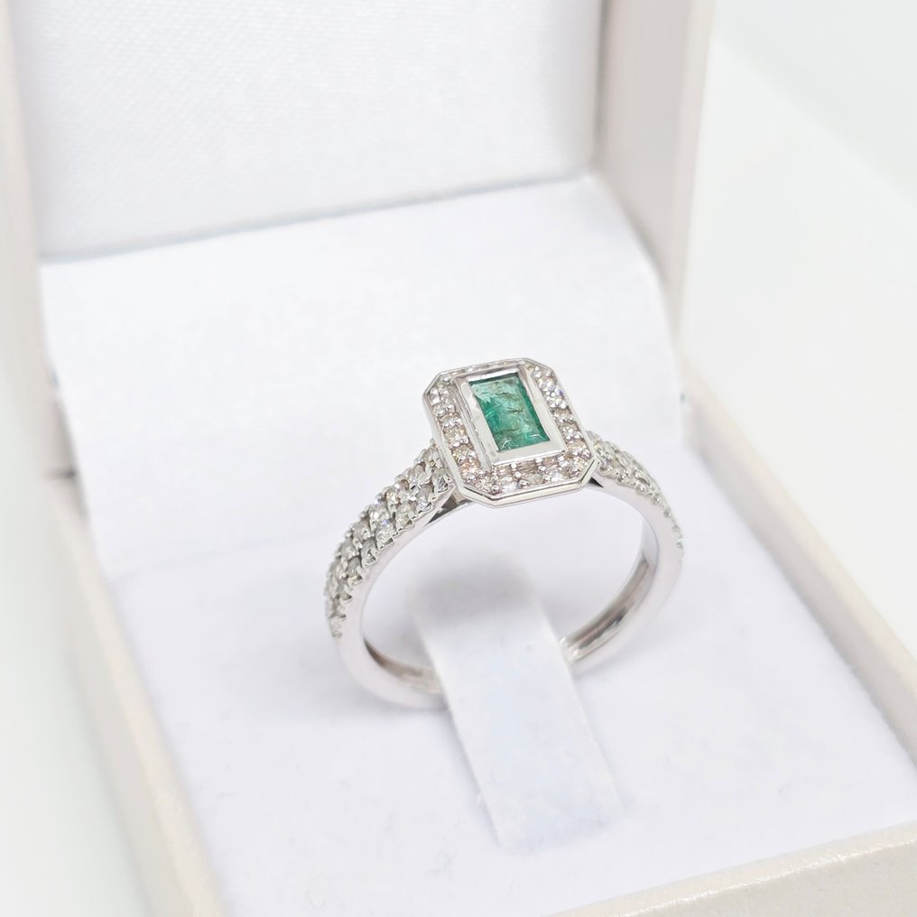 No reserve price - Ring - 14 kt. White gold -  0.73ct. tw. Emerald - Diamond #3.2