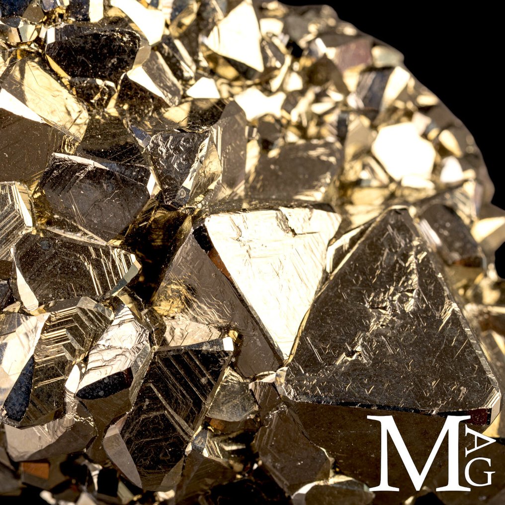 A magnificent, perfectly formed pyrite crystal Cubic Pyrite – Huanzala Mine, Peru - Height: 90 mm - Width: 60 mm- 395 g #3.2