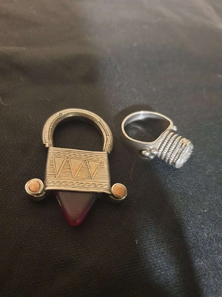 Ένα δαχτυλίδι Tanfuk Tuareg - Νίγηρας και ένα δαχτυλίδι Rasahida Αιθιοπίας. - Ασημί - Αιθιοπία #1.0