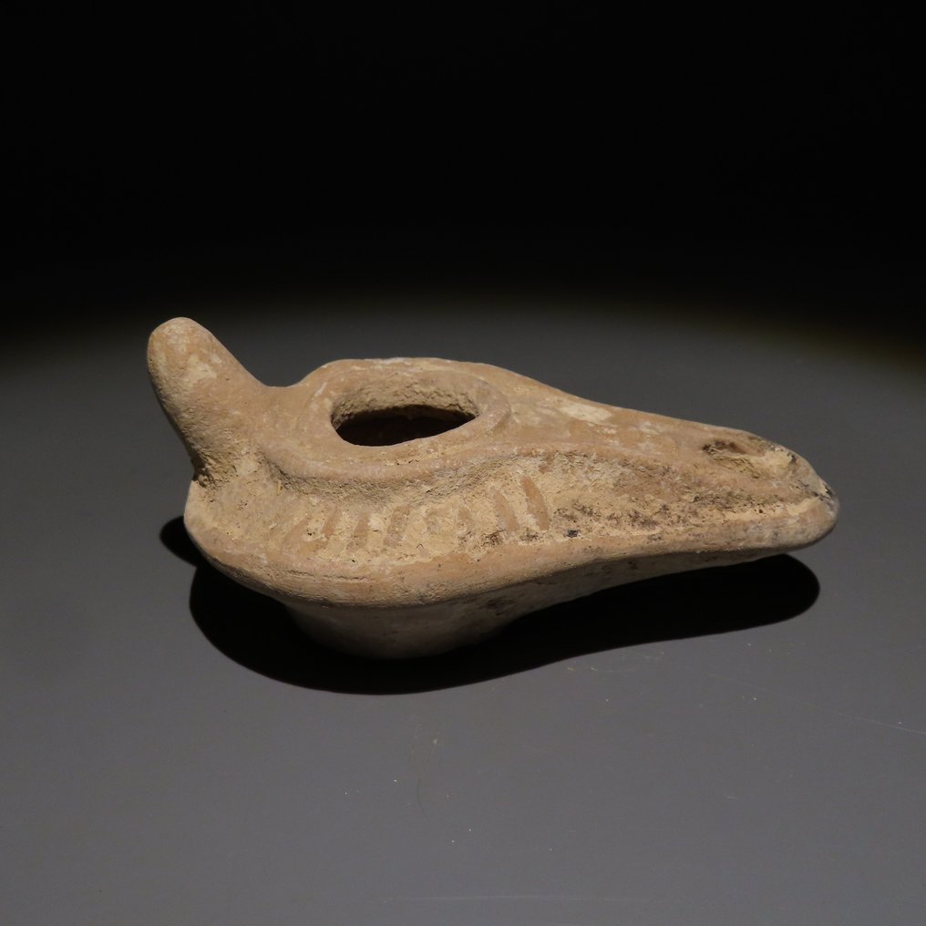 Byzantijns Terracotta Olie lamp. 4e-7e eeuw na Christus. 10 cm lang. #3.2