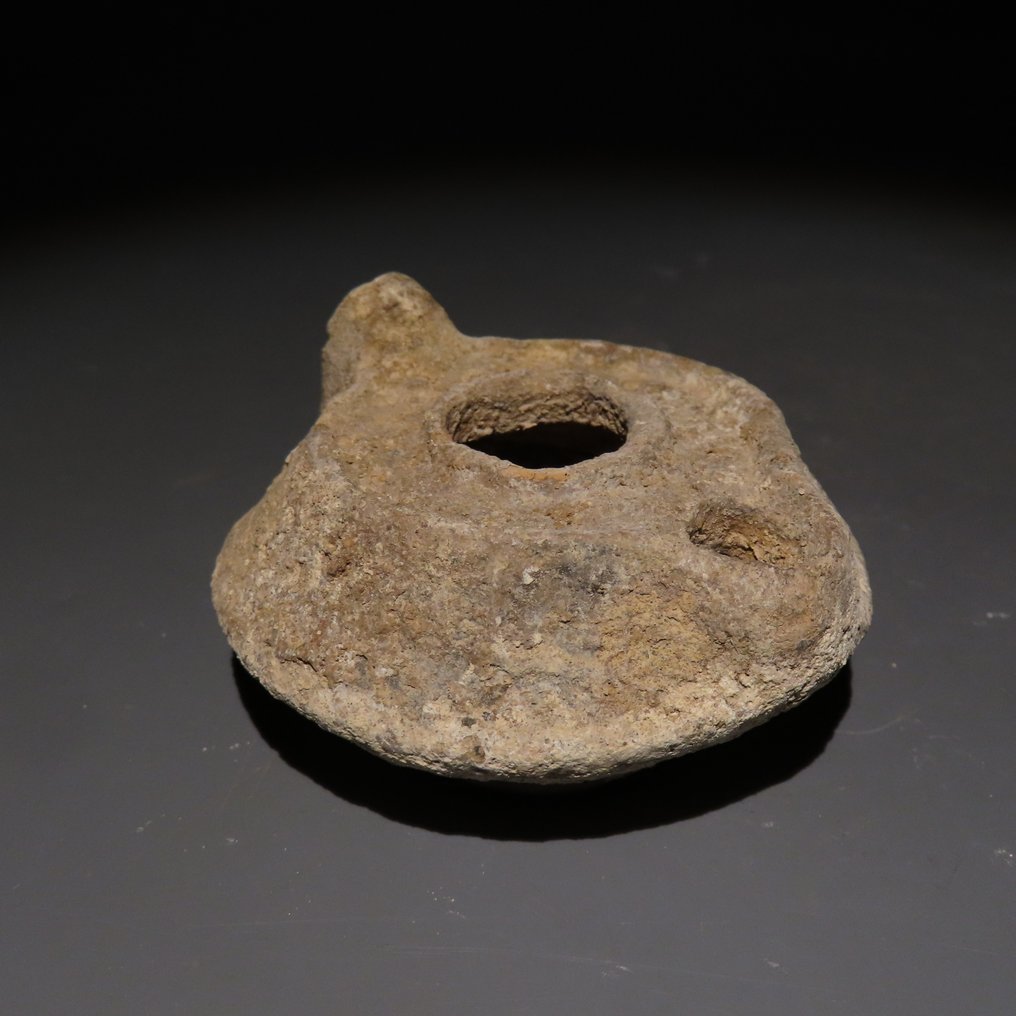 Byzantijns Terracotta Olie lamp. 4e-7e eeuw na Christus. 7,5 cm lang.  (Zonder Minimumprijs) #1.0