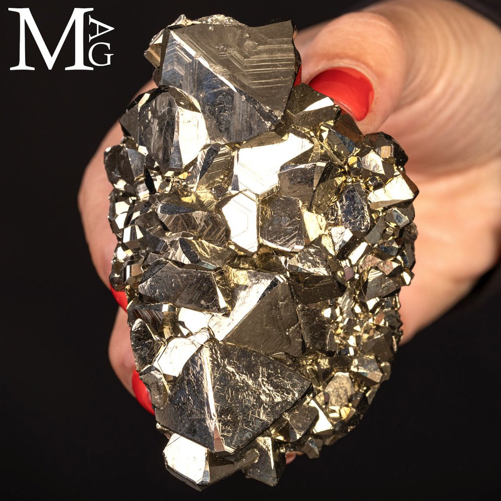 A magnificent, perfectly formed pyrite crystal Cubic Pyrite – Huanzala Mine, Peru - Height: 90 mm - Width: 60 mm- 395 g #1.0