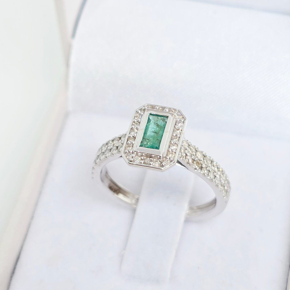 No reserve price - Ring - 14 kt. White gold -  0.73ct. tw. Emerald - Diamond #1.0