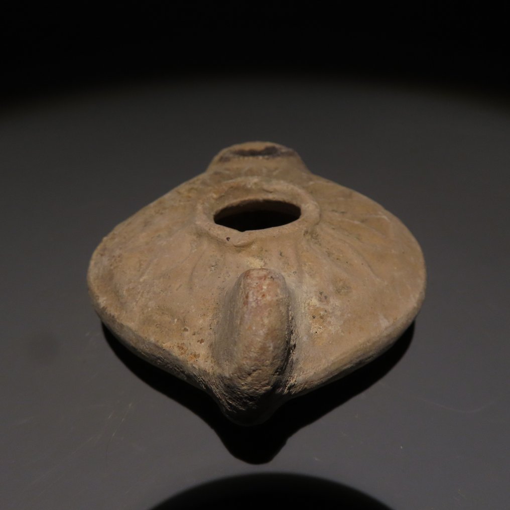 Byzantinsk Terrakotta Olielampe. Det 4. til 7. århundrede e.Kr. 9,5 cm længde. #4.3