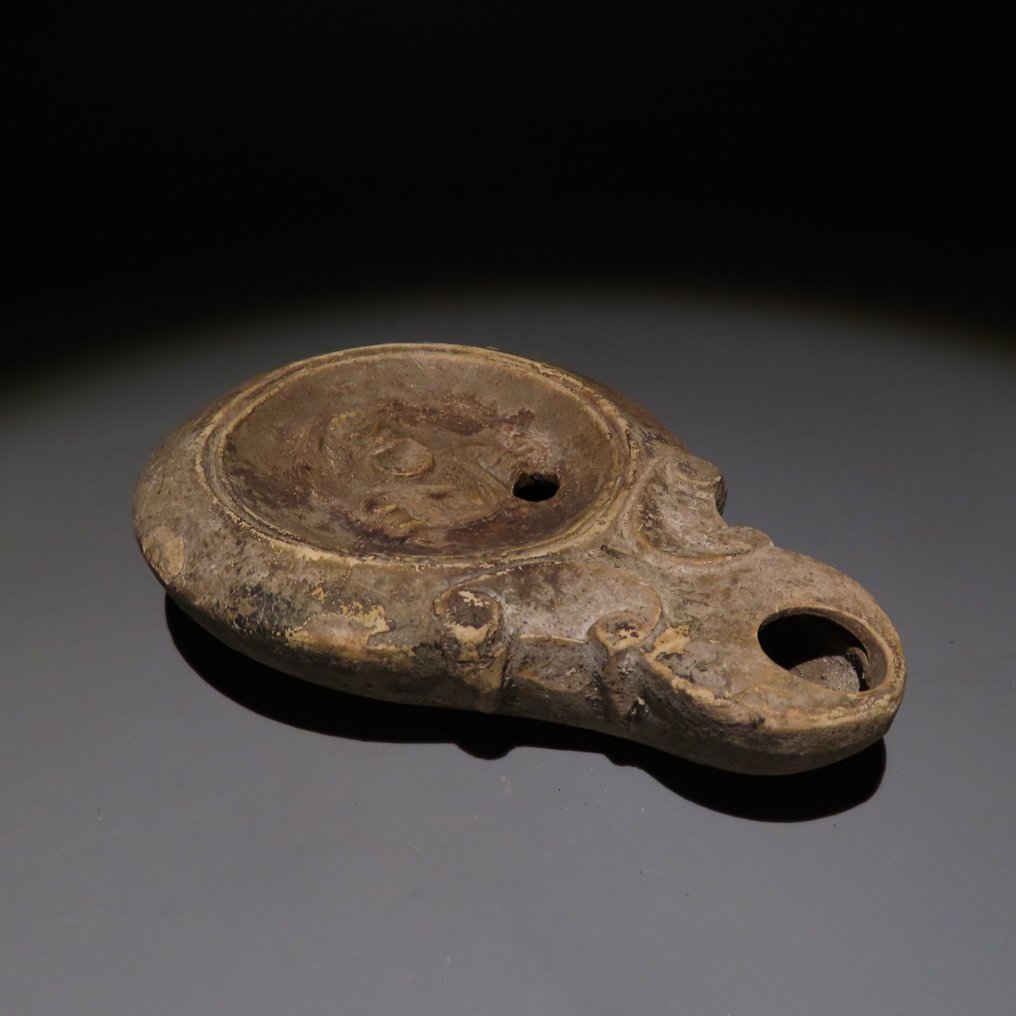 Αρχαία Ρωμαϊκή Terracotta Λάμπα λαδιού με προτομή ηθοποιού υπογεγραμμένη από τον GABINIA. 1ος-2ος αιώνας μ.Χ. Μήκος 11,3 εκ. #1.0