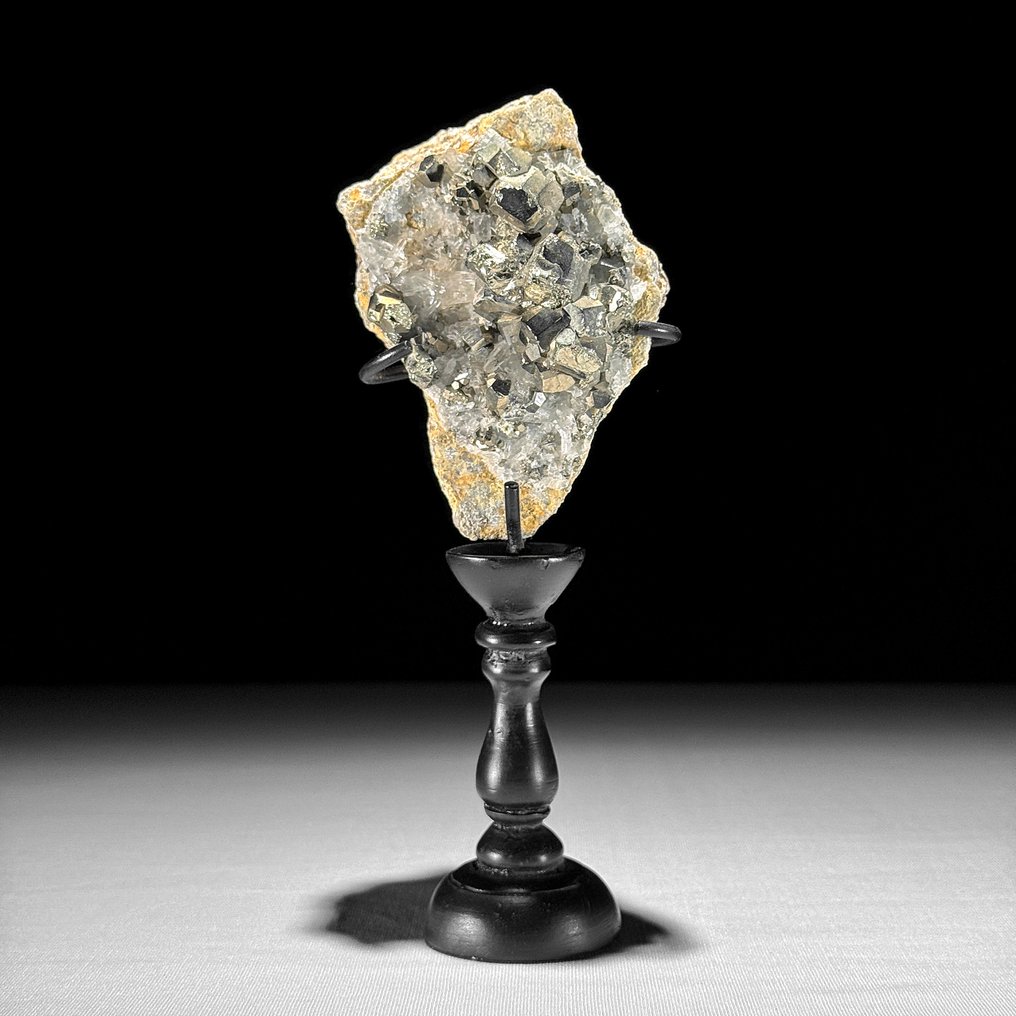 NO RESERVE PRICE - Wonderful Pair of Pyrite and Quartz Crystal Cluster on stands- 1000 g #1.0