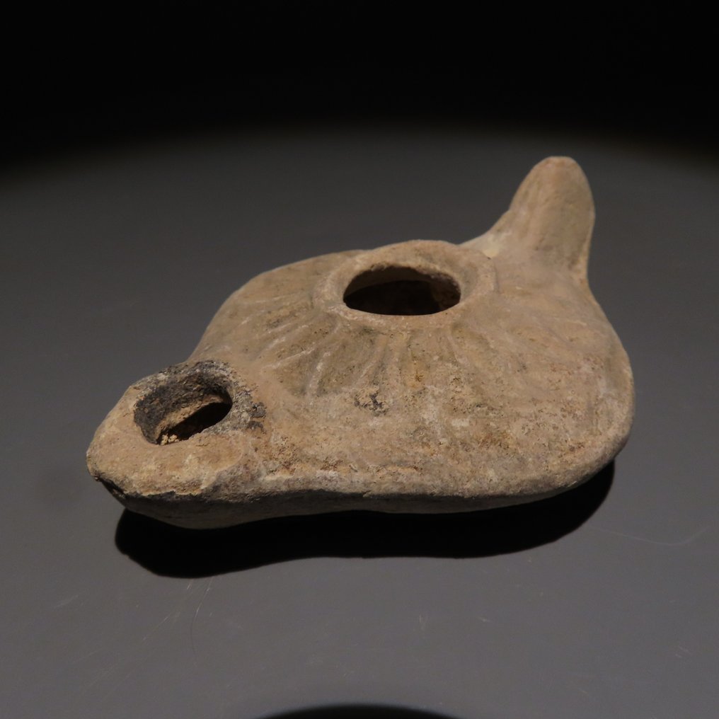 Byzantinsk Terrakotta Olielampe. Det 4. til 7. århundrede e.Kr. 9,5 cm længde. #2.1