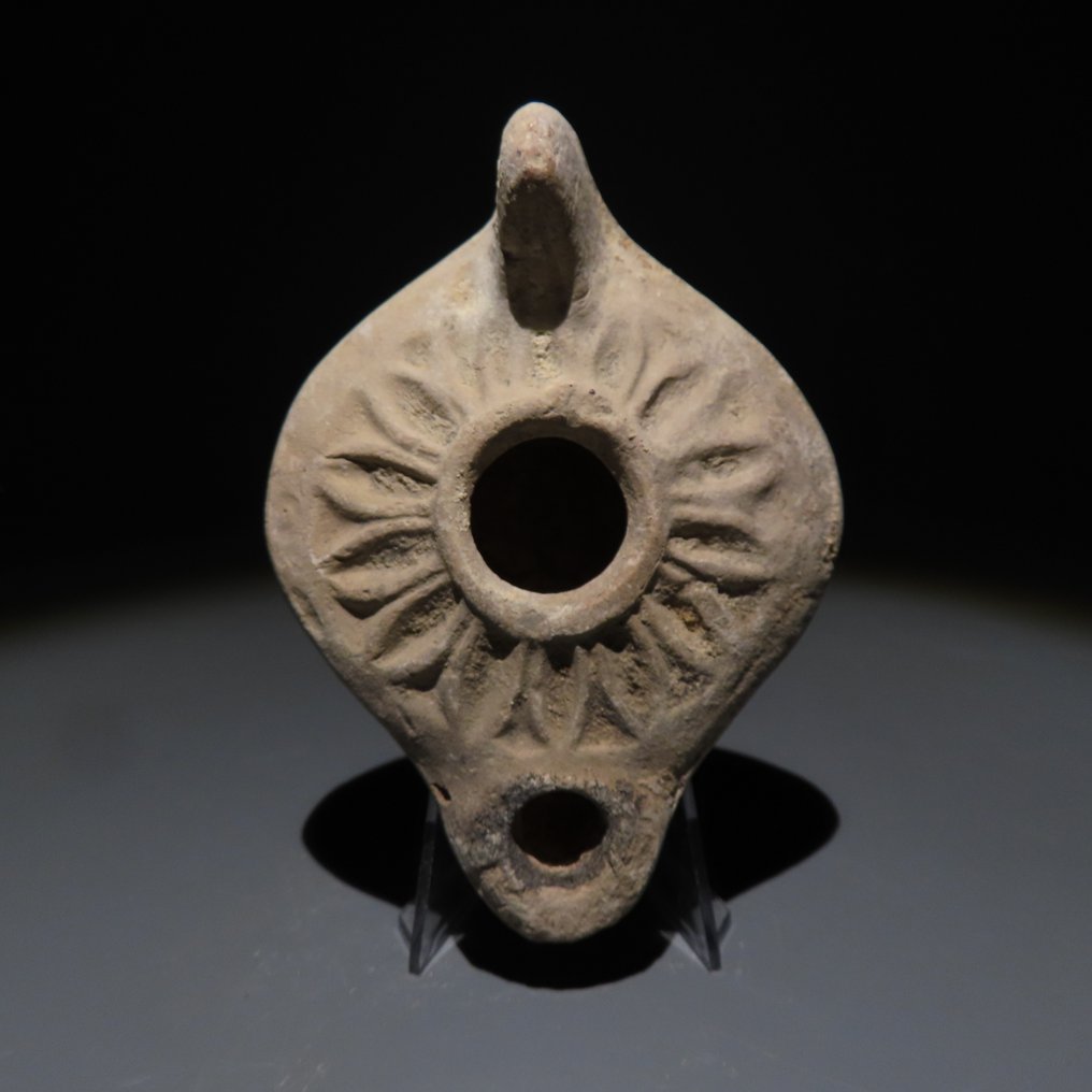 Byzantinsk Terrakotta Olielampe. Det 4. til 7. århundrede e.Kr. 9,5 cm længde. #1.0