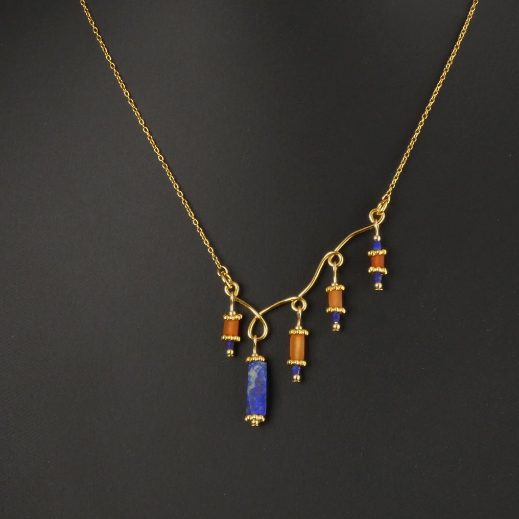 Αρχαία Αίγυπτος, ελληνορωμαϊκή εποχή Κολιέ με περίες Λάπις Λαζούλι και χαλκηδόνι. #1.0