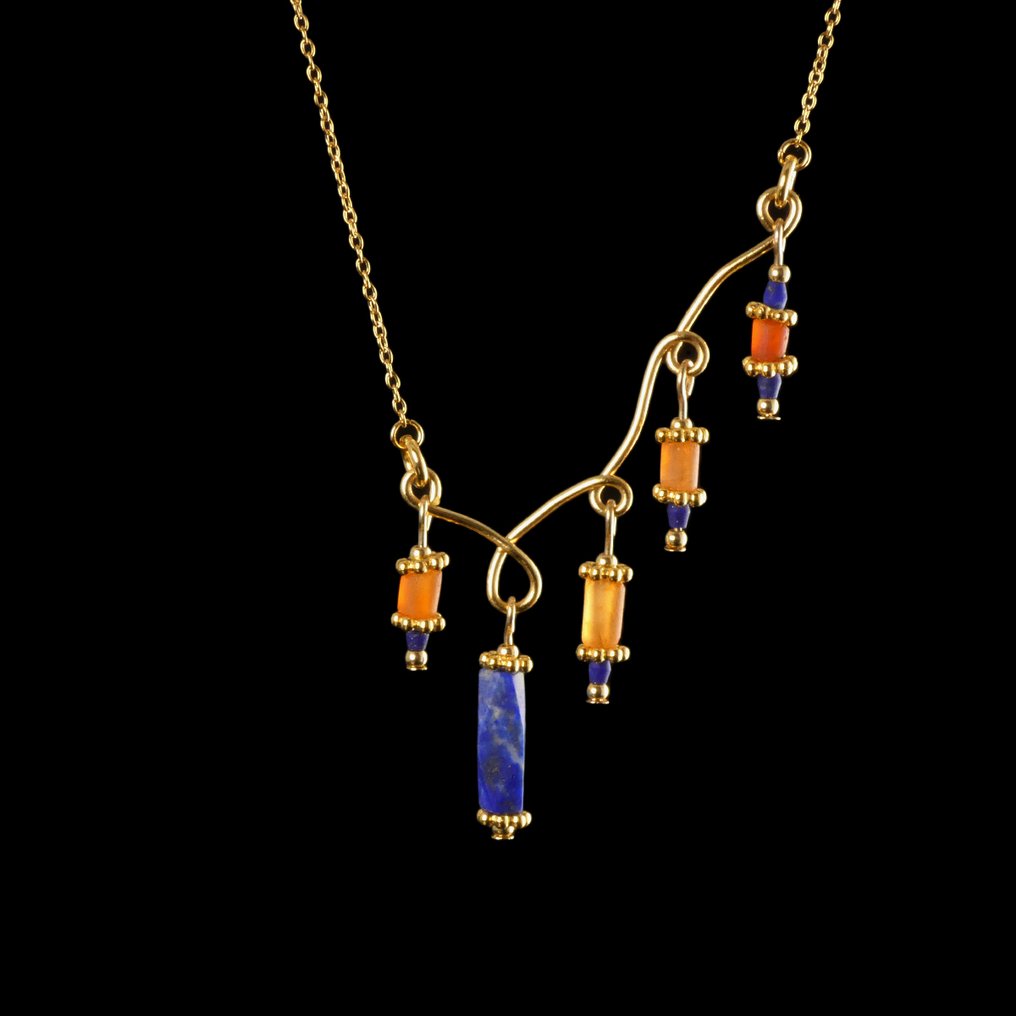 Αρχαία Αίγυπτος, ελληνορωμαϊκή εποχή Κολιέ με περίες Λάπις Λαζούλι και χαλκηδόνι. #3.2