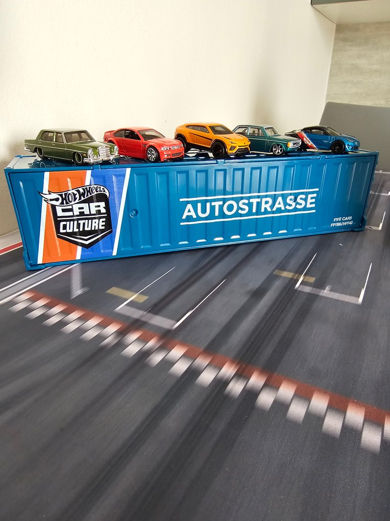Hot Wheels, Mattel 1:64 - Modellbil (5) - Hot Wheels Car Culture Premium - “Autostrasse” Container Sett (HFF47) – 5 modeller 1:64 Metall/Metall med gummi Real Riders – #1.0