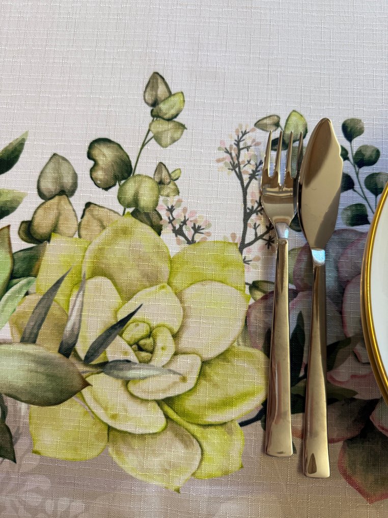 Elegant tablecloth in full Victorian style with a floral pattern covering the entire surface. - Tablecloth  - 1.69 m - 1.34 m #2.1