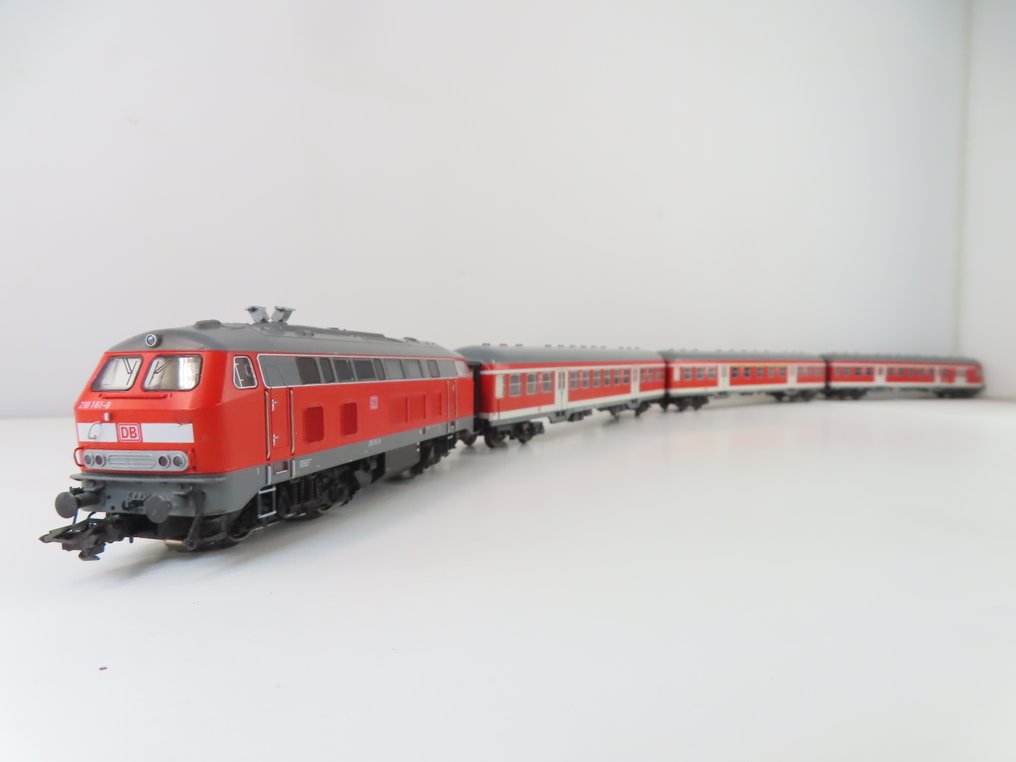 Märklin H0 - 26218 - Set tren (1) - Set de 4 piese 'RegionalExpress' cu BR 218 și 3 vagoane cu cabină de conducere, digital MFX cu full. - DB #1.0