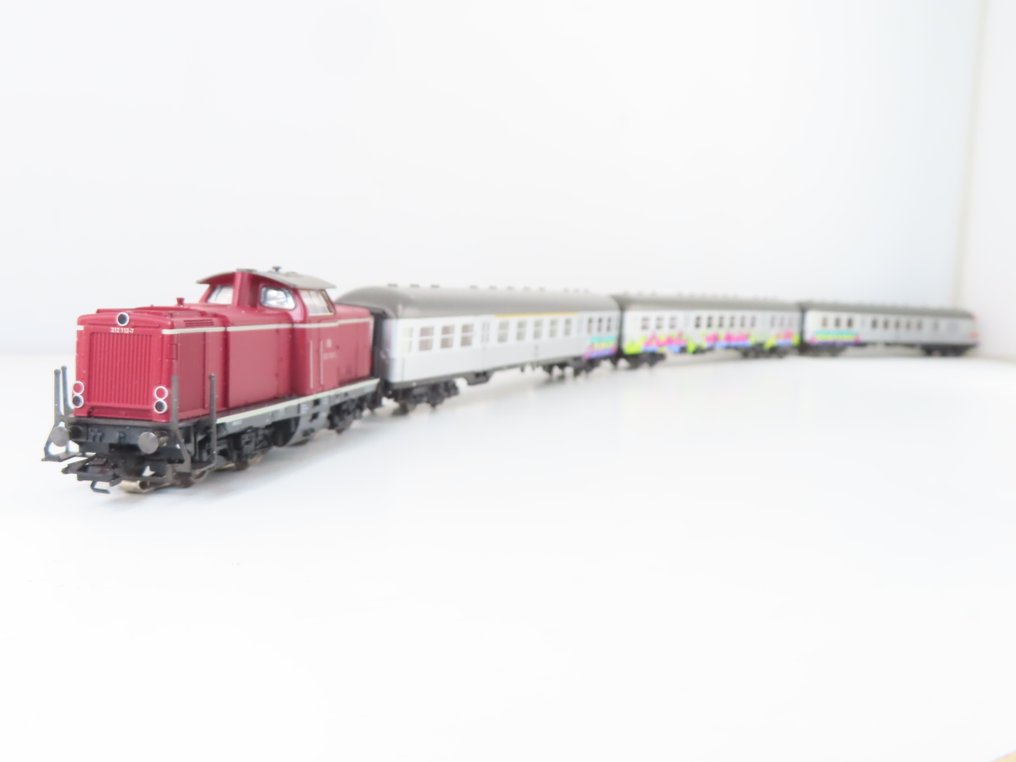Märklin H0 - 26547 - Togsett (1) - 4-delt sett regionalkjøring med BR 212 og 3 Silberlinge-vogner med graffiti, digitalt MFX. - DB #1.0