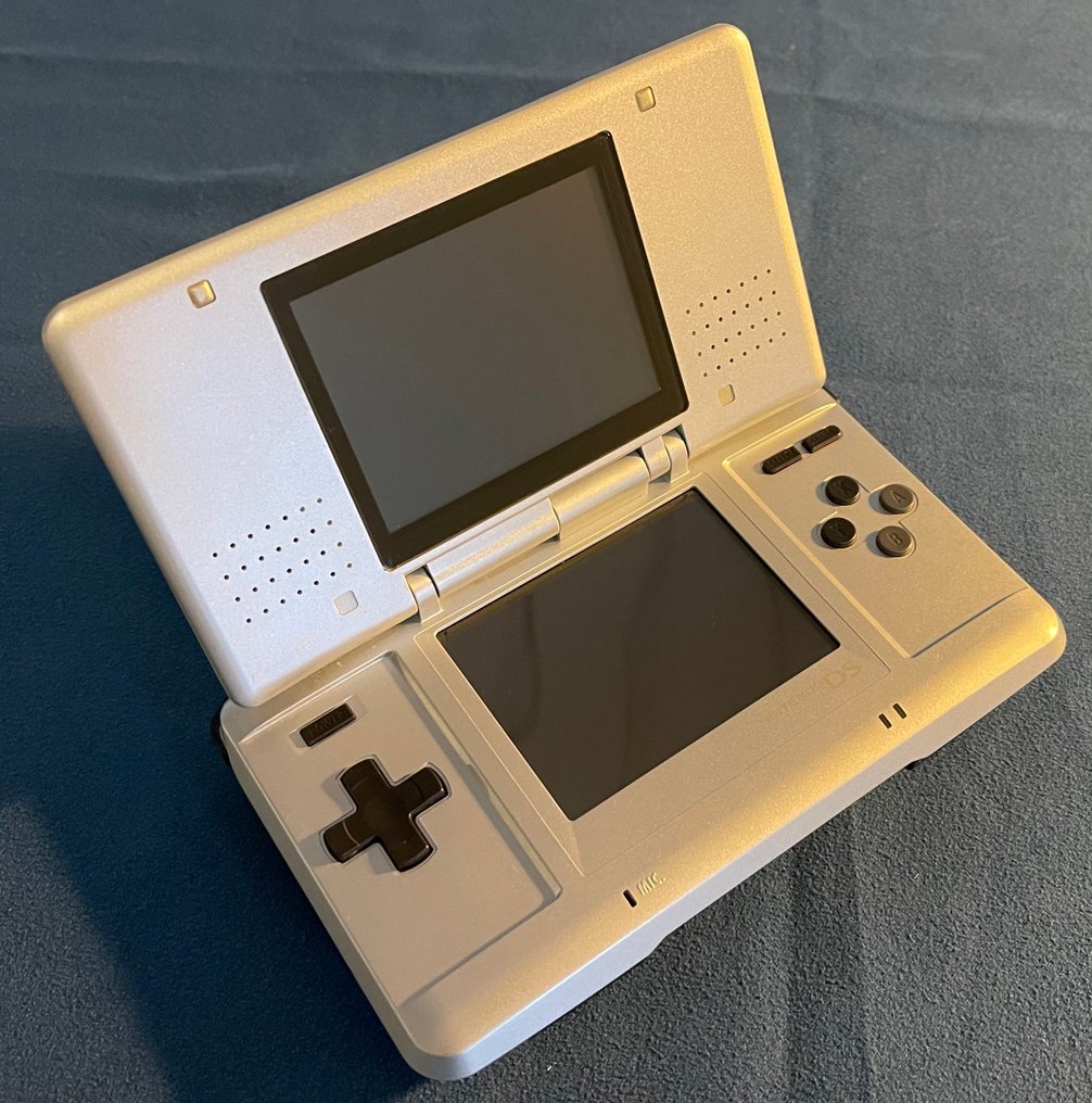 Nintendo - DS - Tank Fat Silver - Rare and Exceptional Condition - Spelcomputer #2.1