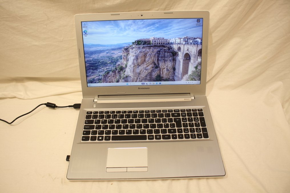 Powerful vintage notebook: Lenovo IdeaPad Z50-70 - Intel Core i5-4210U, 8GB RAM, 250GB SSD, Windows 11 - Laptop - Met NVIDIA GeForce GT 820M grafische kaarten #1.0