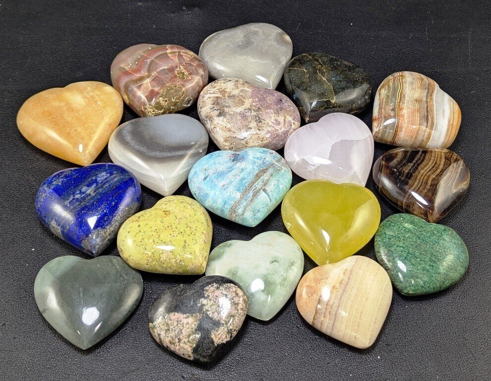 Smithsonite, Lapis Lazuli, Nephrite, Rhodonite, Amazonite, Calcite, Afghanite, Serpentine & Onyx Hjerte - Høyde: 59 mm - Bredde: 58 mm- 1743 g - (18) #1.0