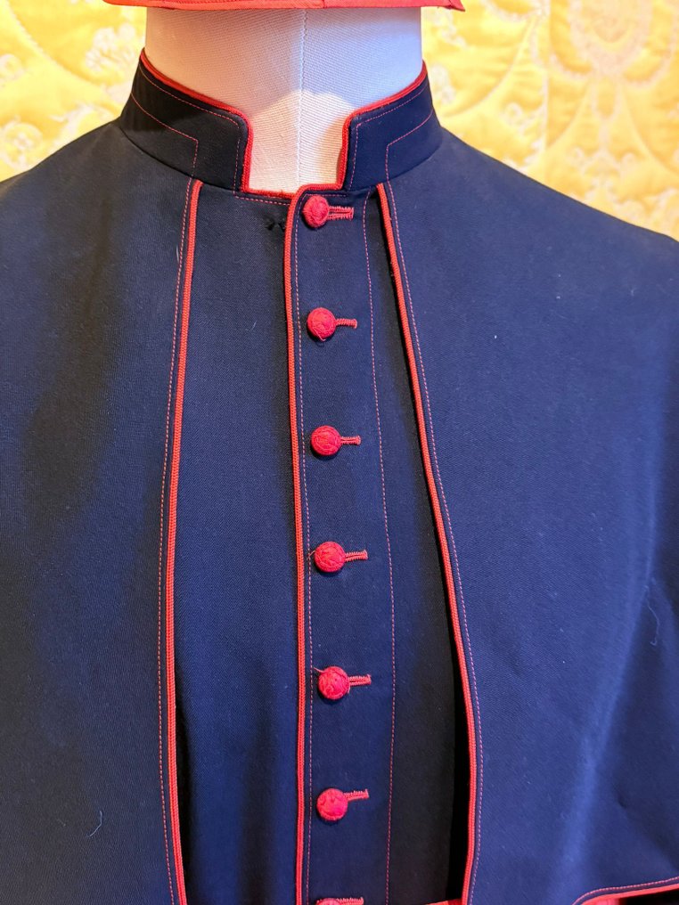Cardinal's cassock with skullcap and belt. - Wool - 1960-1970 #3.2