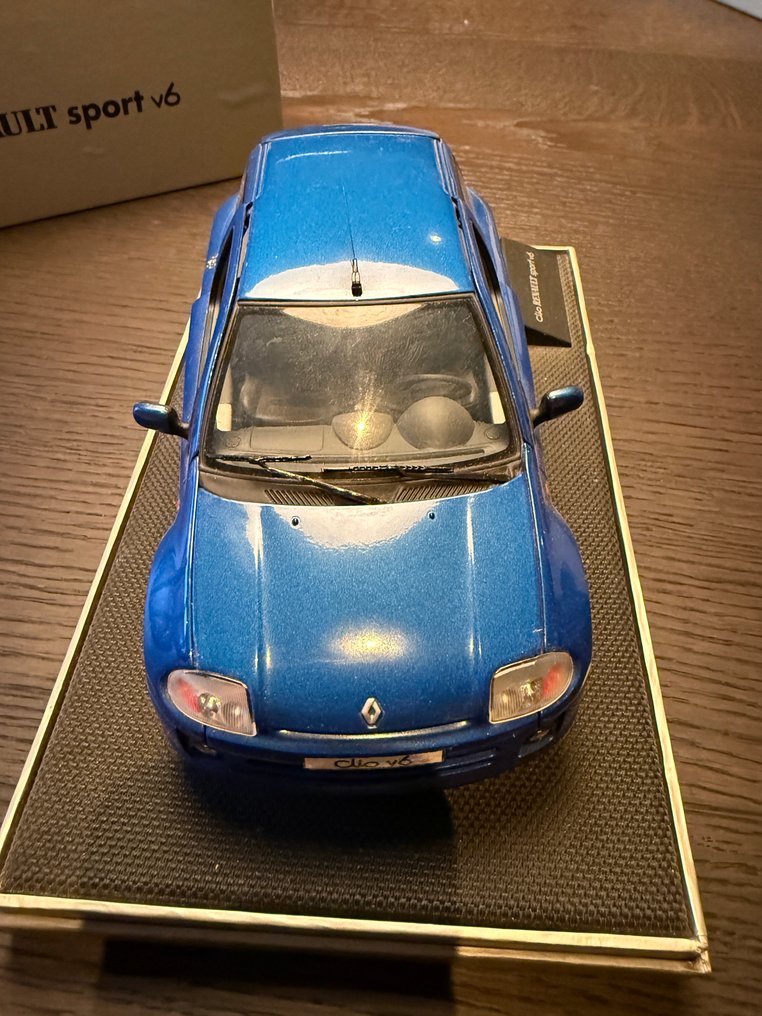 Universal Hobbies 1:18 - Model sports car - Renault Clio Sport V6 #1.0