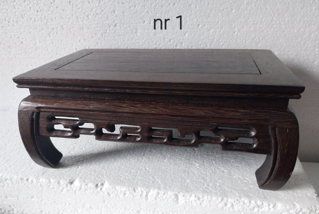 Ständer - Holz, 5 große hölzerne Displays, Tische - China  (Ohne mindestpreis) #1.0