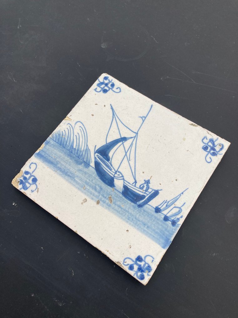  瓷磚 - 古董荷兰 Delft 蓝色瓷砖，带有帆船、船长和芦苇边。 - 1700-1750  #3.2