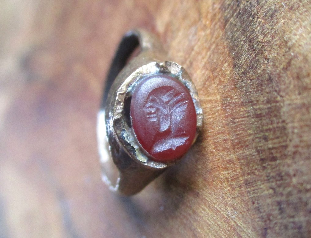Ancient Roman Bronze Ring With Garnet Portrait Intaglio - 19 mm #2.1