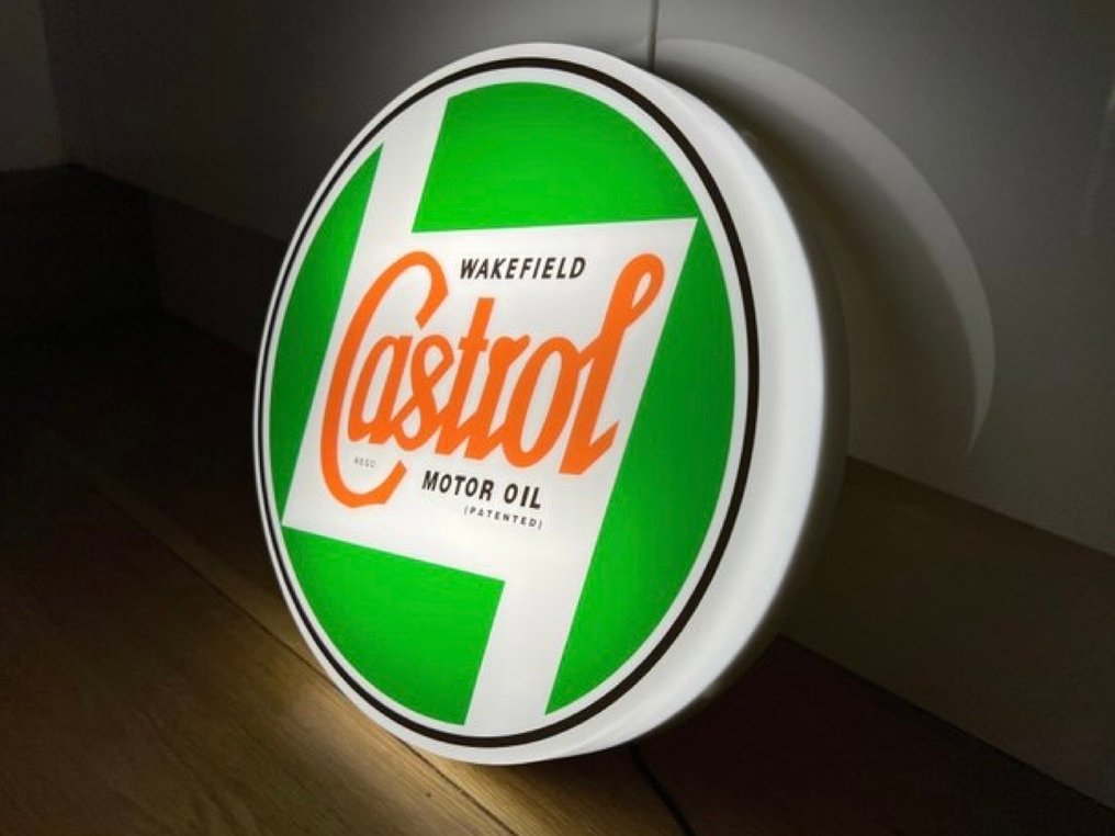 Sign - Castrol - Large Castrol Oil Illuminated Sign Lightbox #4.3