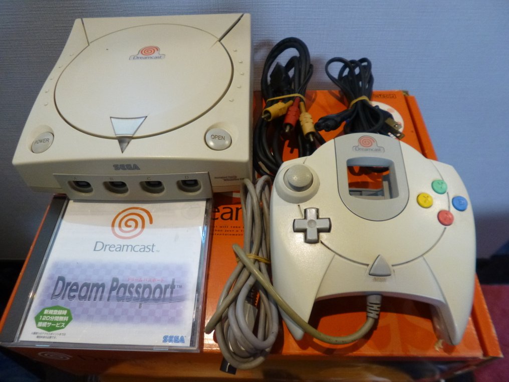 Sega - Dreamcast - Dreamcast Complete Console with Box and manual and Dream Passport (Japan Model) - Spelcomputer #1.0