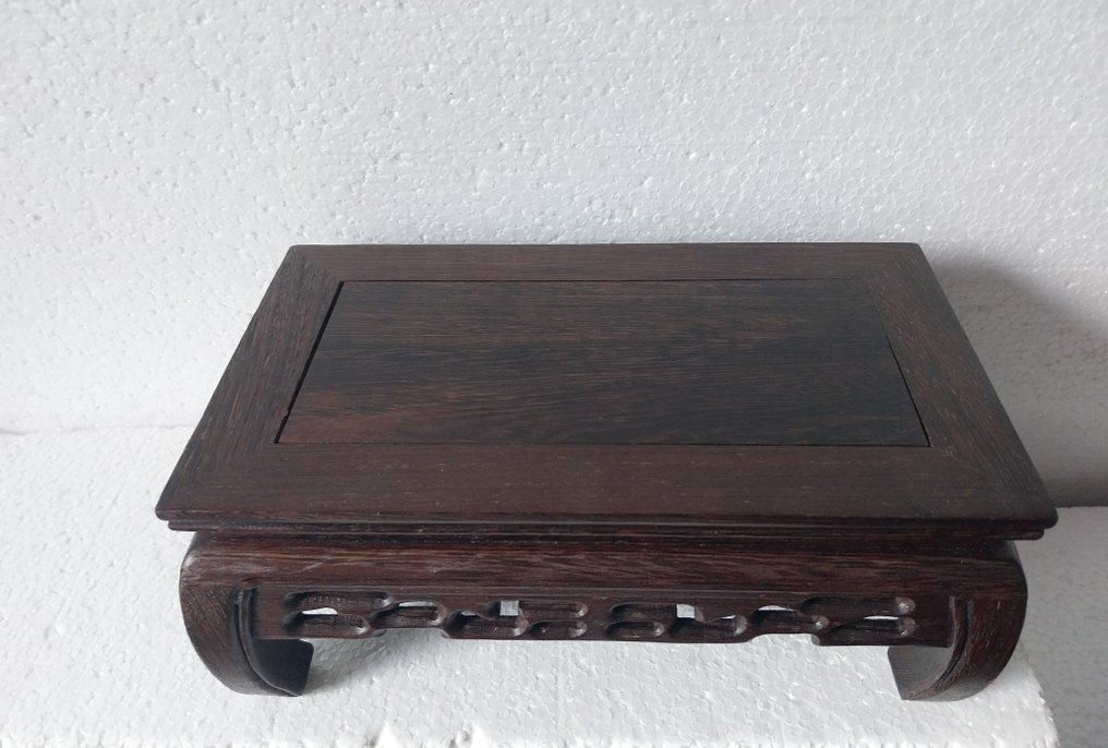 Ständer - Holz, 5 große hölzerne Displays, Tische - China  (Ohne mindestpreis) #3.2