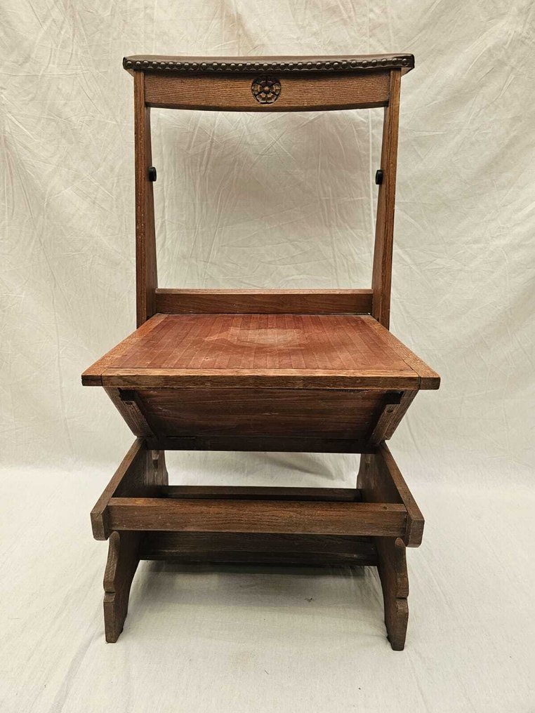 椅子 - 古董哥特式祈祷台，原汁原味的设计 - 木 #1.0