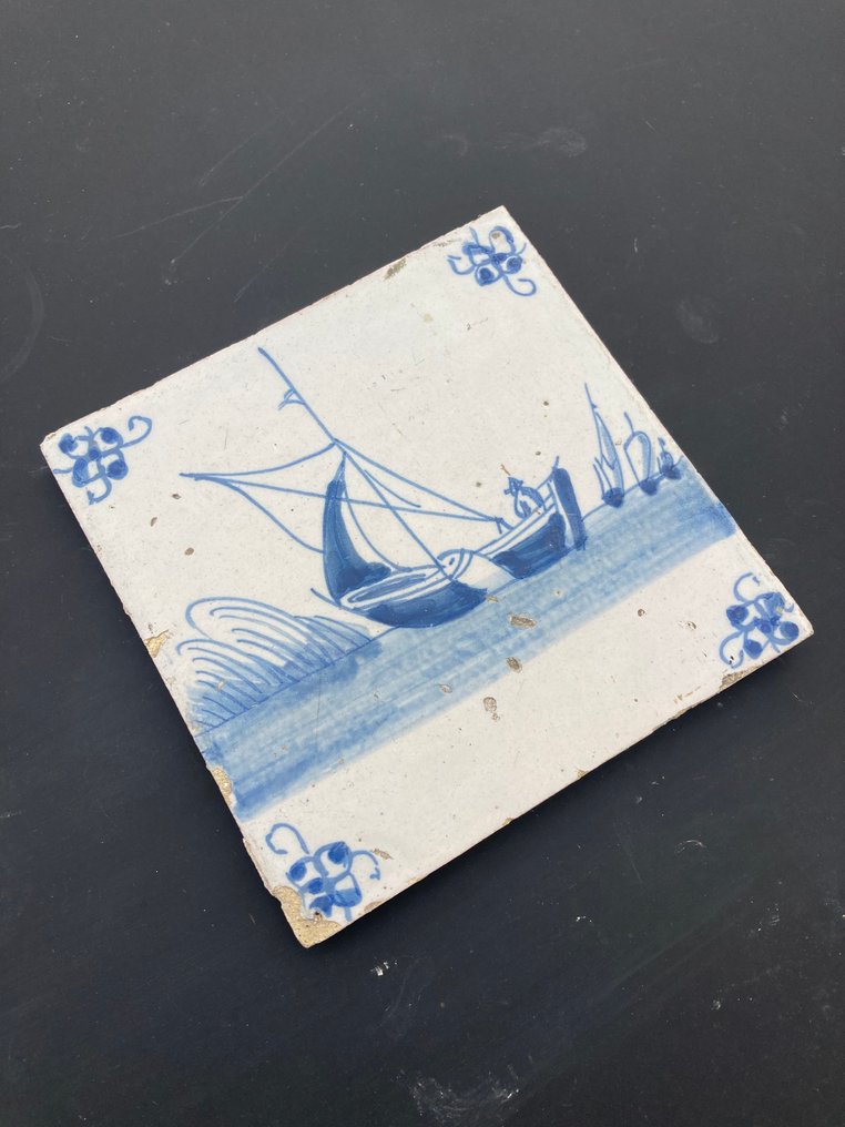  瓷磚 - 古董荷兰 Delft 蓝色瓷砖，带有帆船、船长和芦苇边。 - 1700-1750  #1.0
