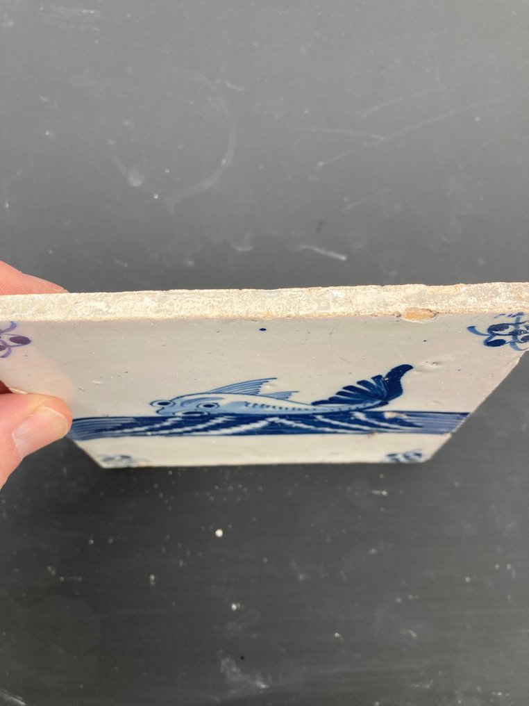  Πλακάκι - Αρχαία Delfts μπλε πλακίδιο με έναν μεγάλο δελφίνι. - 1700-1750  #2.1