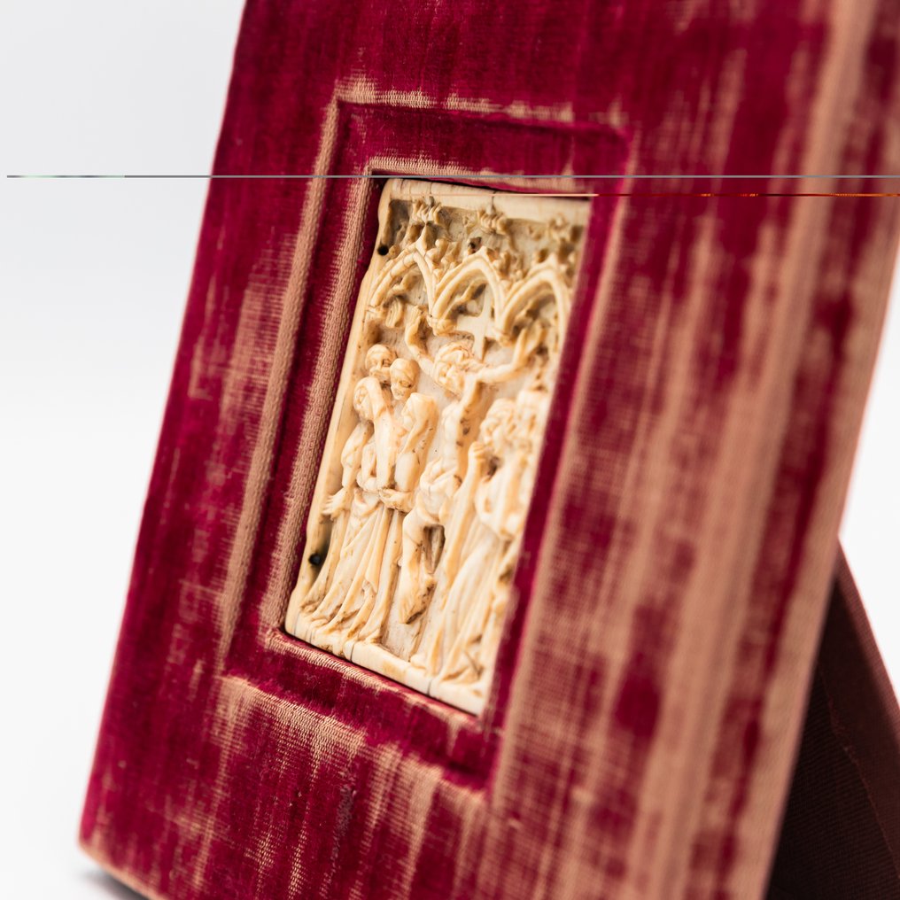 Diptych wing with Calvary scene on a velvet-covered standard, France, 14th century - Ivory #3.2