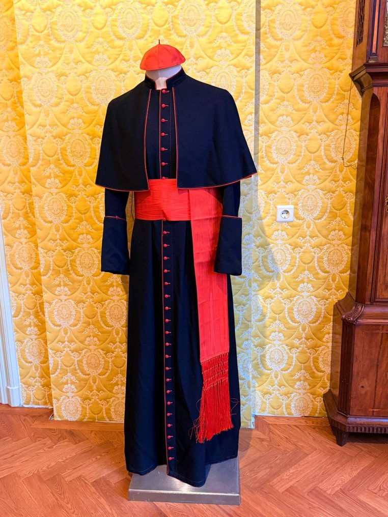 Cardinal's cassock with skullcap and belt. - Wool - 1960-1970 #2.1
