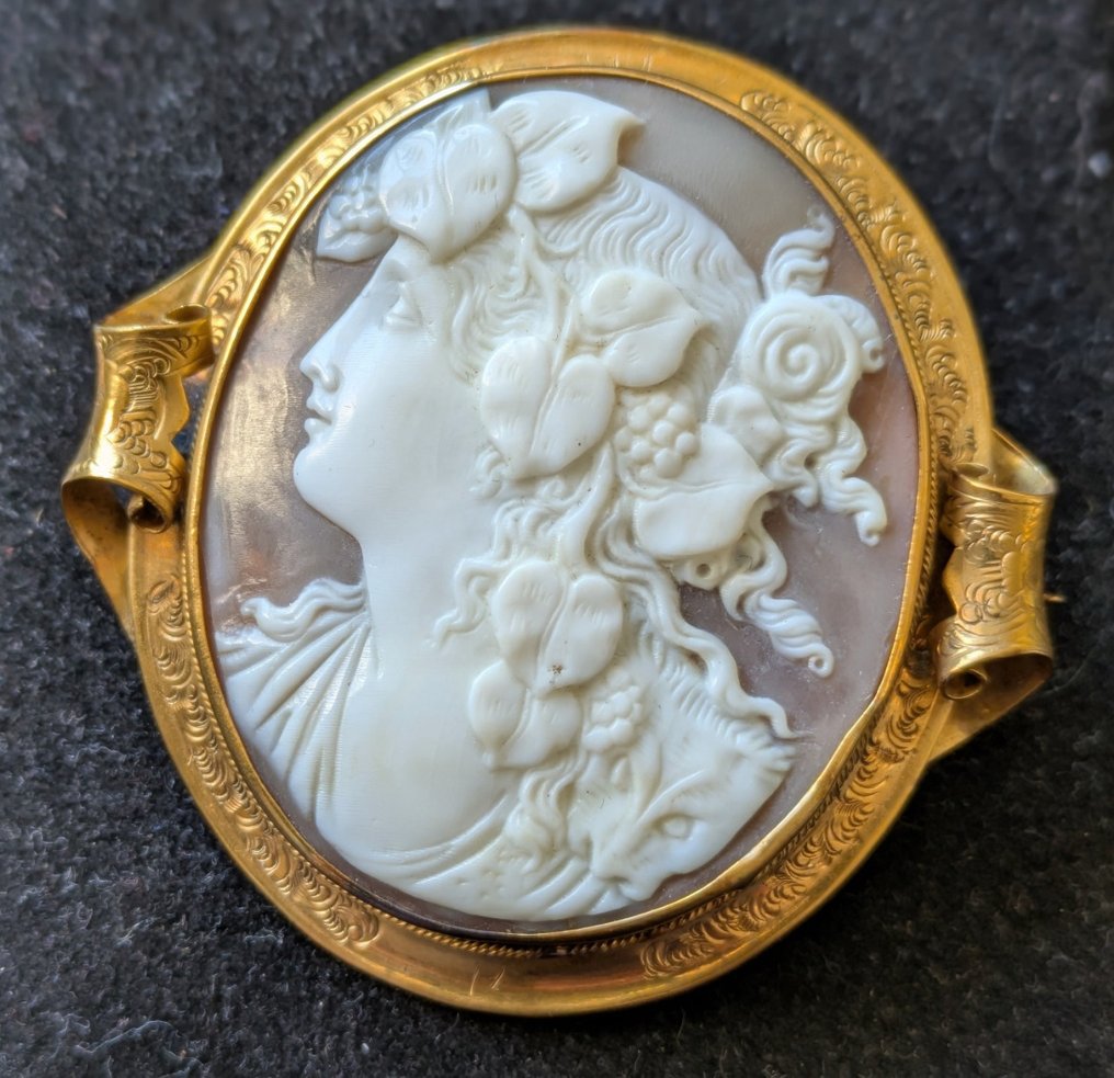 No reserve price - Cameo golden metal frame #1.0