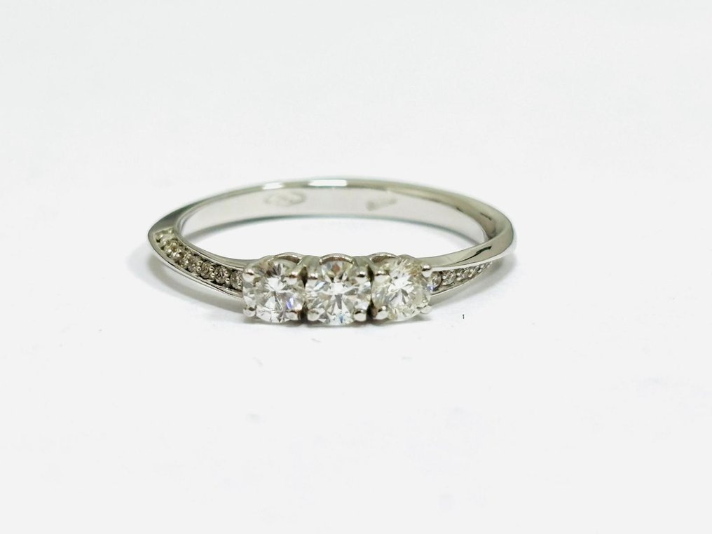 Anillo - 18 quilates Oro blanco -  0.85ct. tw. Diamante (Natural)  - Made in Italy #1.0