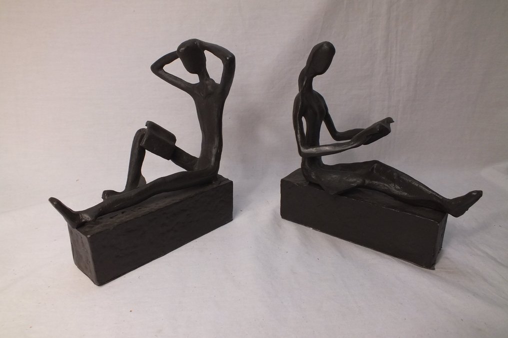 Danya B. - Sculpture, Boekenlezers. - 17 cm - Cast iron. #1.0