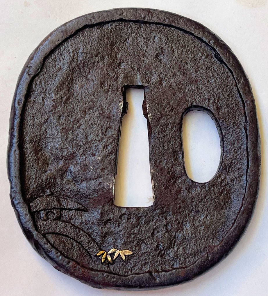 tsuba με μοτίβο ελαφιών κάτω από πύλη ιερού ναού. - Ιαπωνία - Edo Period (1600-1868) #1.0
