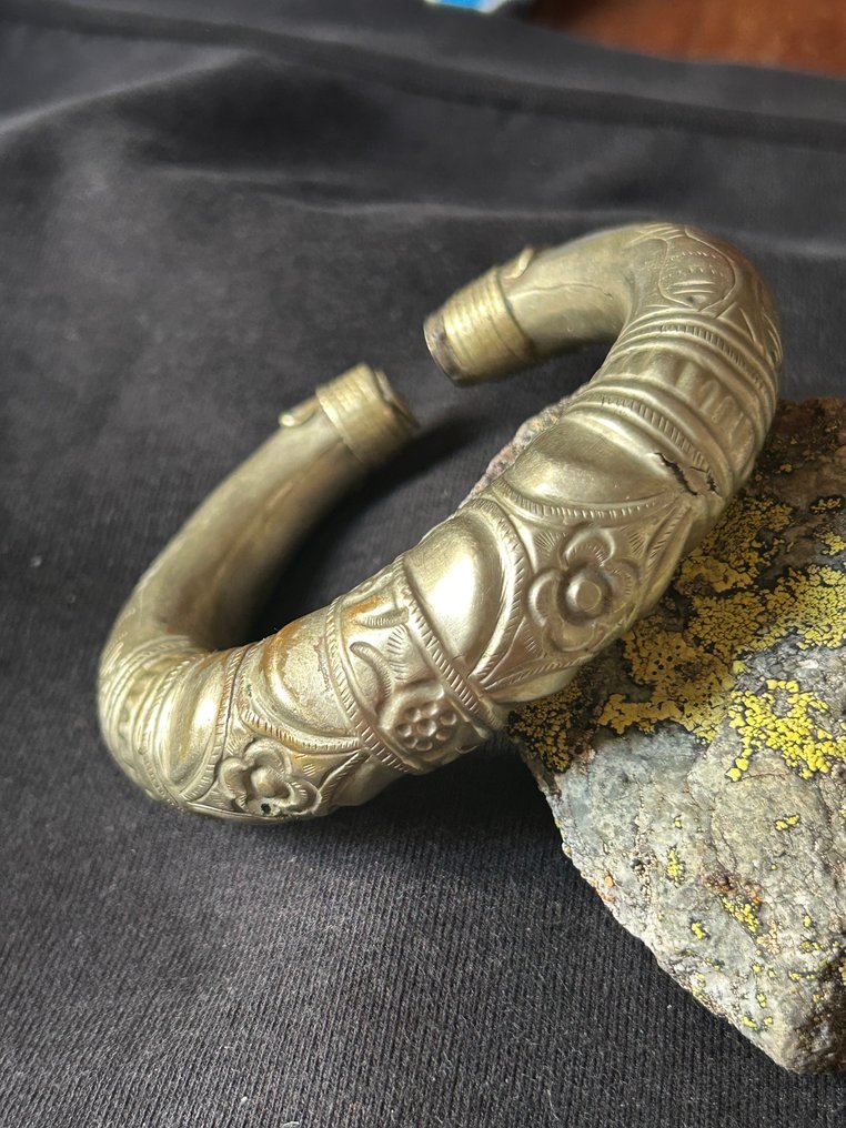 Pulsera Tharu - metal - Nepal - siglo XX #1.0