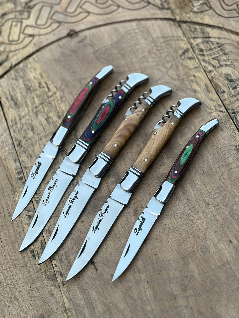 キッチンナイフ - Kitchen knife set - Laguiole Bougna とビー折りたたみナイフ付き 上質なヴィンテージ卓上ナイフおよびコレクターズナイフ - ステンレス鋼ナイフ、鋼製ブレース、パッカウッド、オリーブウッド - France - カスタム手作り #1.0