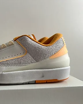 Scarpe con tacco in sughero. Acquista oggetti unici. Ora in vendita all asta Catawiki