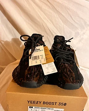 Scarpe Yeezy X Adidas. Acquista oggetti unici. Ora in vendita all asta Catawiki