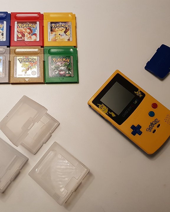 Nintendo Pokemon Gameboy Color Pikachu Edition + Pokemon Red, Blue, Yellow,  Silver, Green, Trading - Set of video game console + games - Catawiki