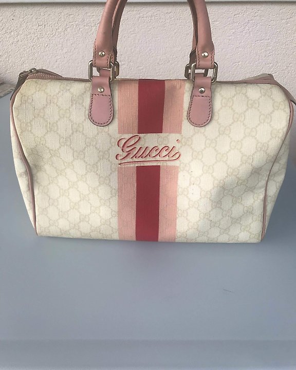 Sold at Auction: Gucci Beige Garment Bag