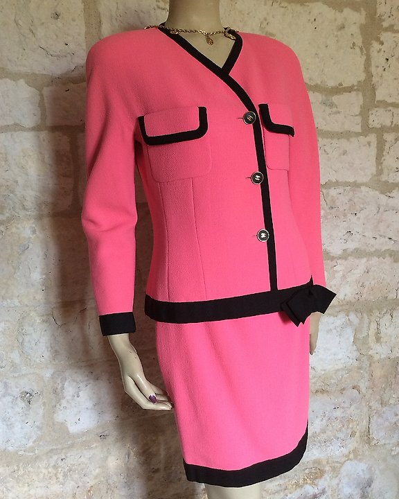 Vintage Women's Clothing Auction (Exclusive) - Catawiki